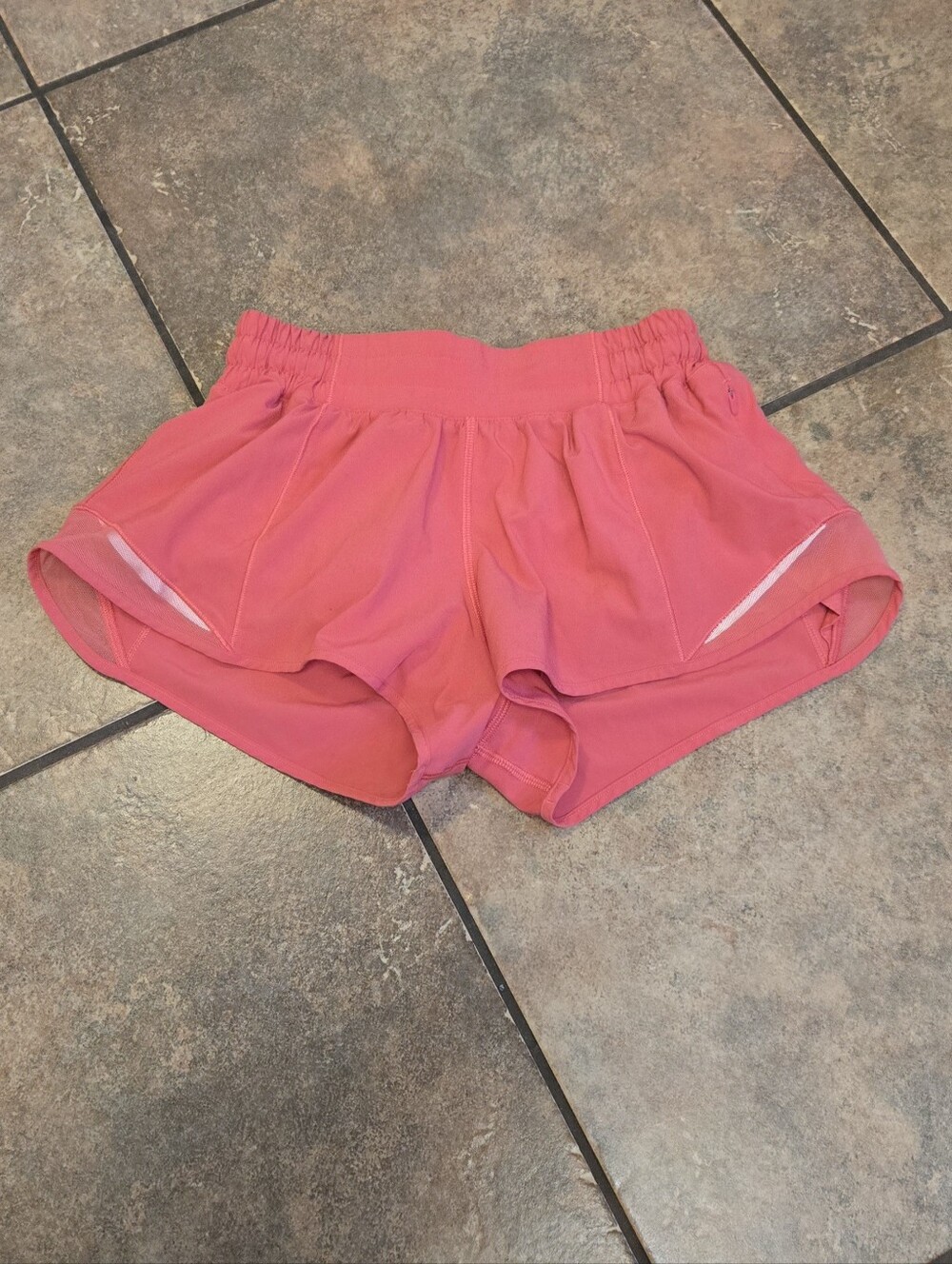 Lululemon Hotty Hot LR Short 2.5" Carnation Red Size 4